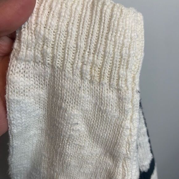 Forever 21 Sweater Graphic Amour Solid White Pullover Sweater crew neck size S - Picture 11 of 11